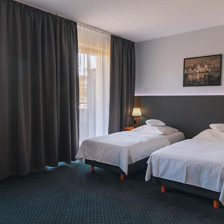 Hotel Poleczki Warsaw Airport Luaran gambar