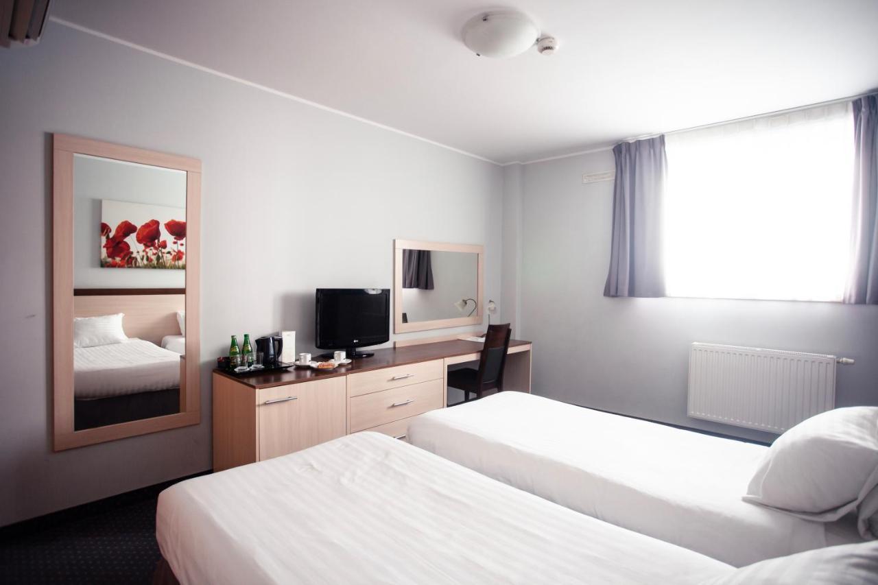 Hotel Poleczki Warsaw Airport Luaran gambar