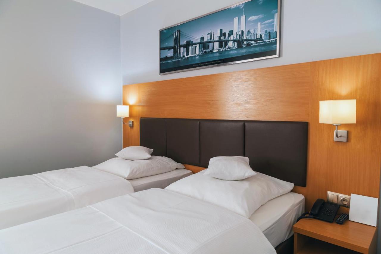 Hotel Poleczki Warsaw Airport Luaran gambar