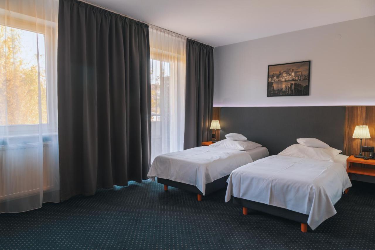 Hotel Poleczki Warsaw Airport Luaran gambar