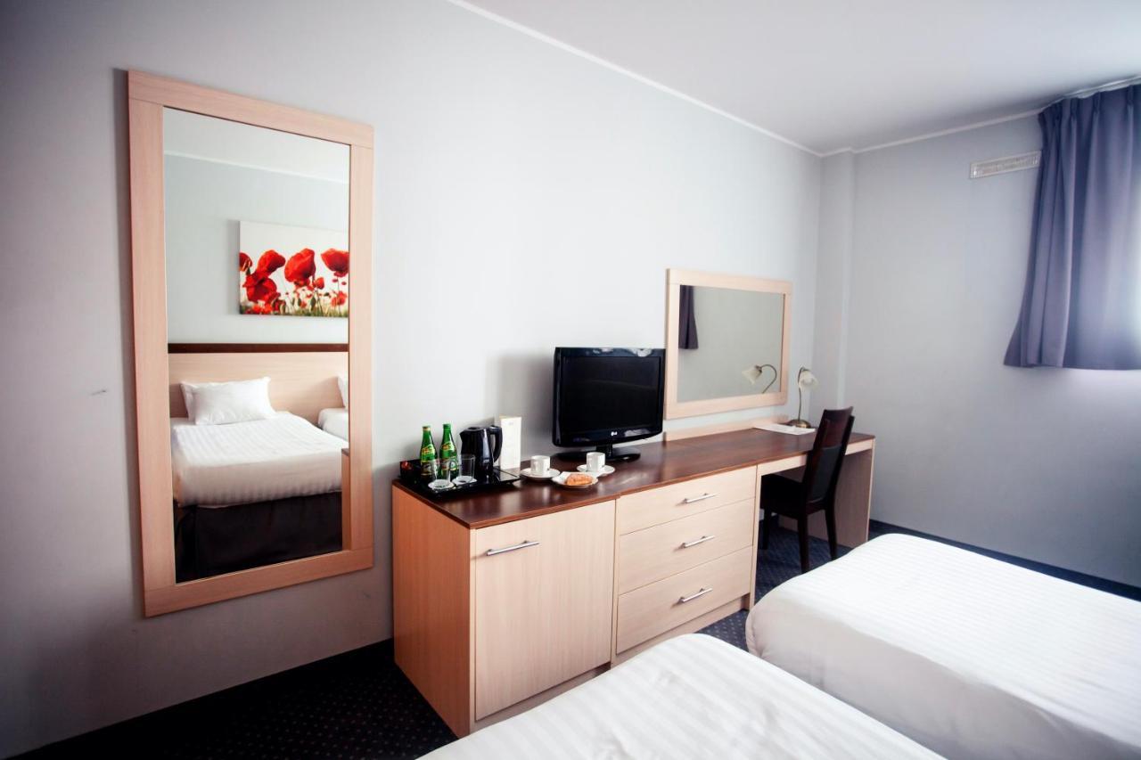 Hotel Poleczki Warsaw Airport Luaran gambar