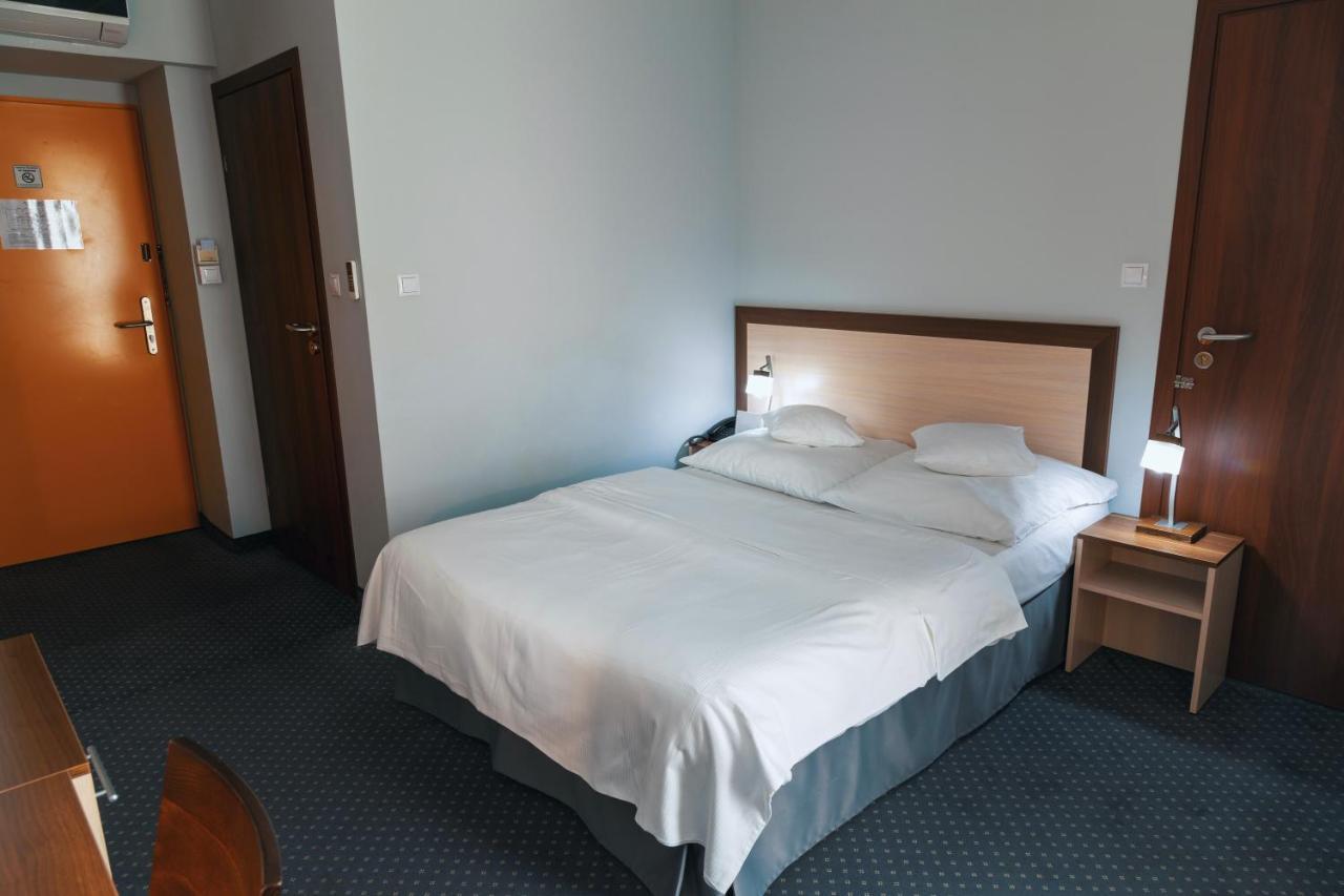 Hotel Poleczki Warsaw Airport Luaran gambar